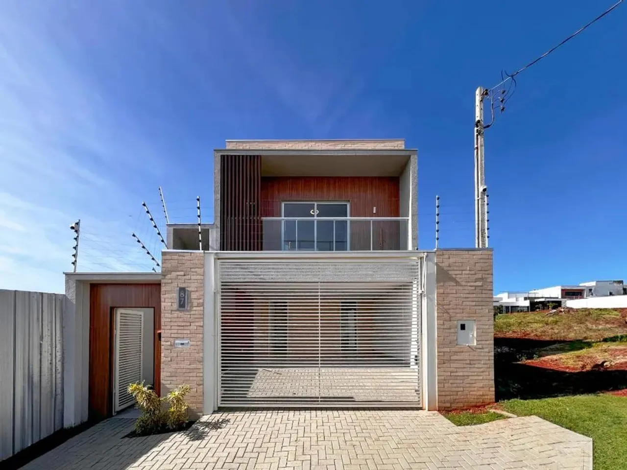 Sobrado à venda em Maringá, Bom Jardim, com 3 quartos, com 202.55 m²