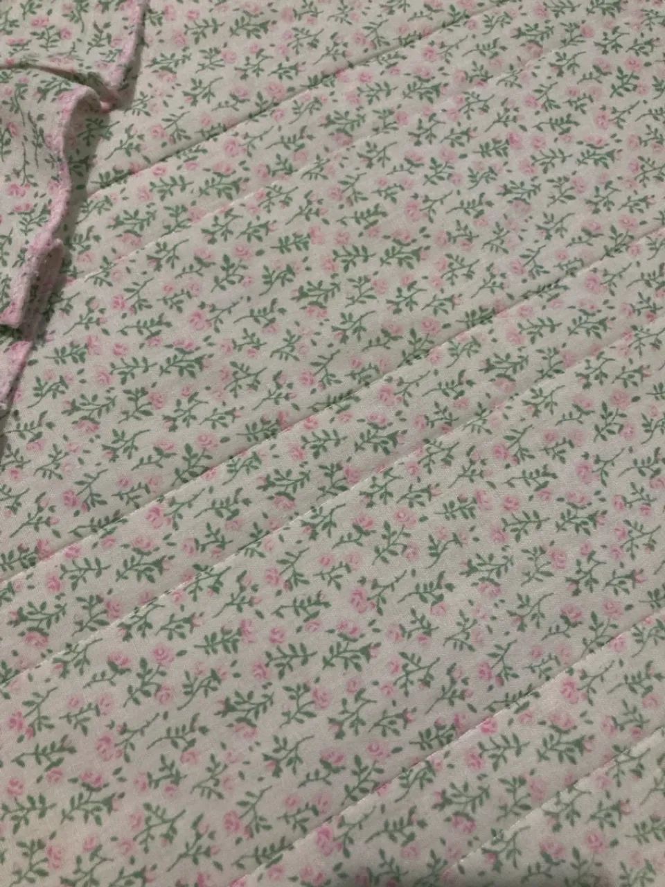 Colcha de Cama de Solteiro Feminina Branca com Flores Rosa - Foto 2
