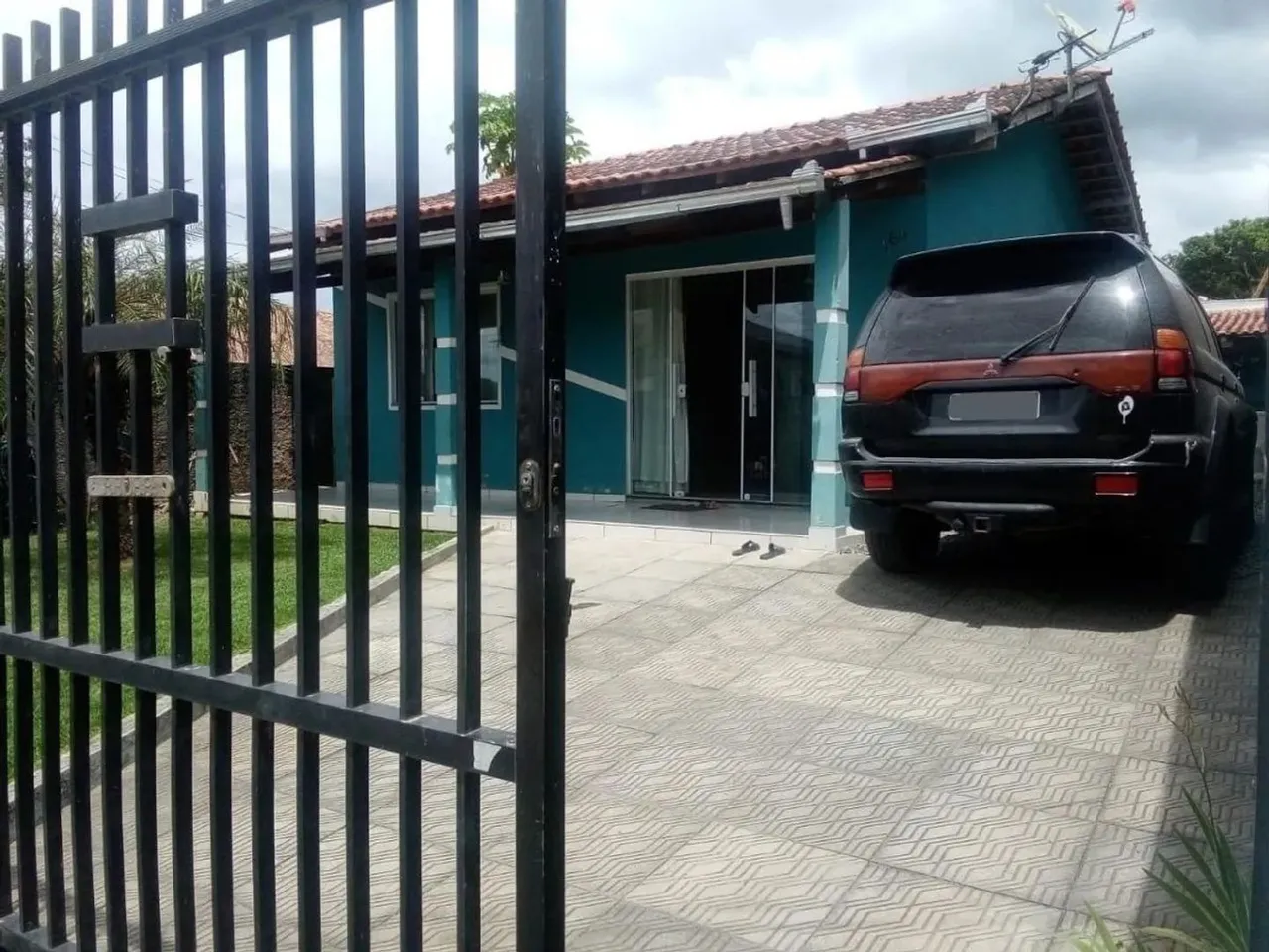 Casa em Rua Theophilo Evaristo - Paranaguamirim - Joinville/SC