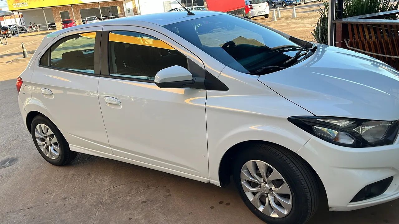 Ônix LT 1.4 Manual único dono 