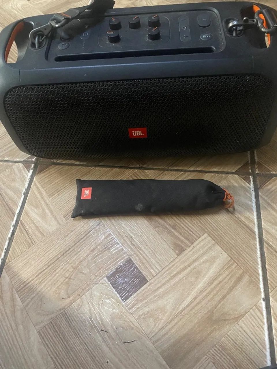 JBL Partybox on the go 