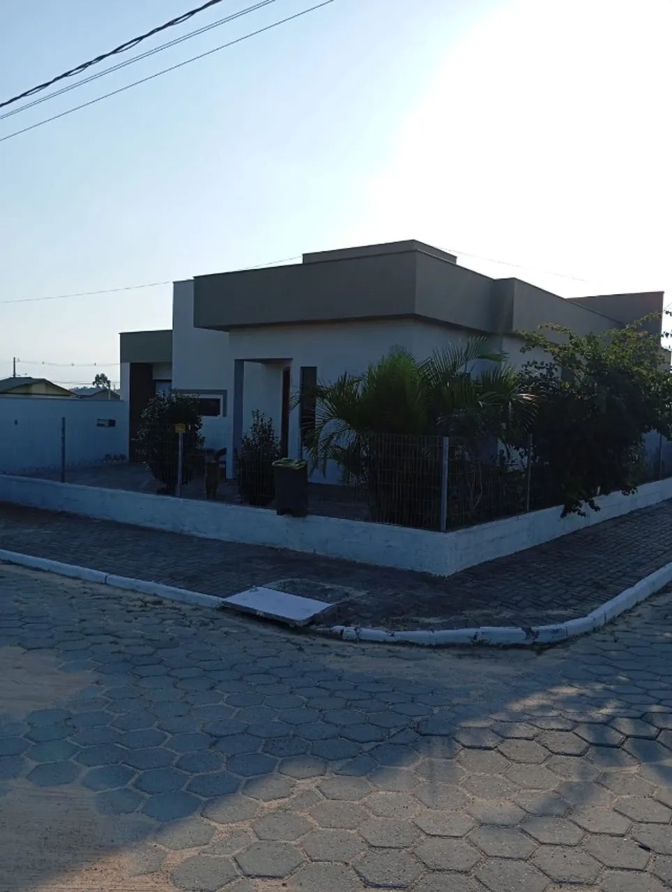 Casa de esquina laje 3 quartos