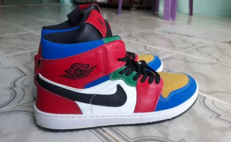 TÊNIS AIR JORDAN TAMANHO 41 + CAIXINHA DE SOM DE BRINDE.