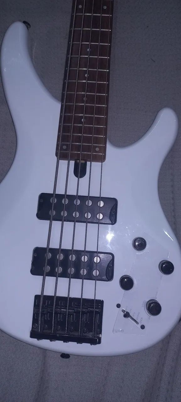 Baixo yamaha trbx 305