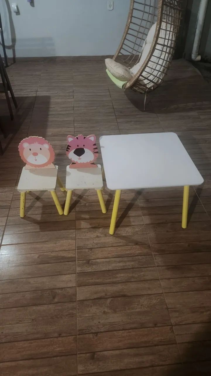 Mesa Infantil Selva Com 2 Cadeiras Para Atividades Escolares