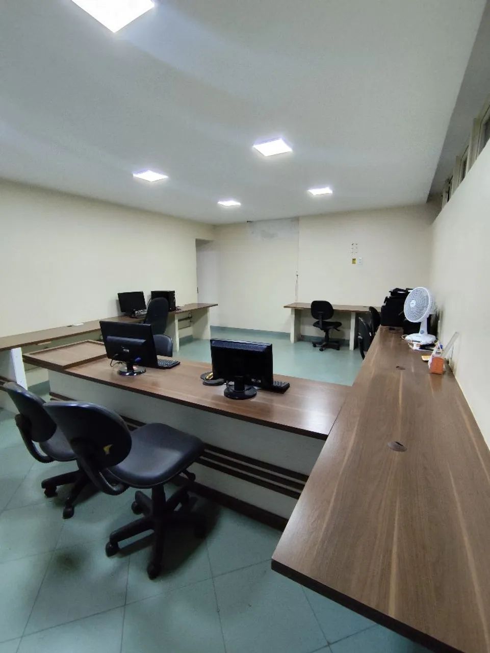 Alugo loja mobiliada 