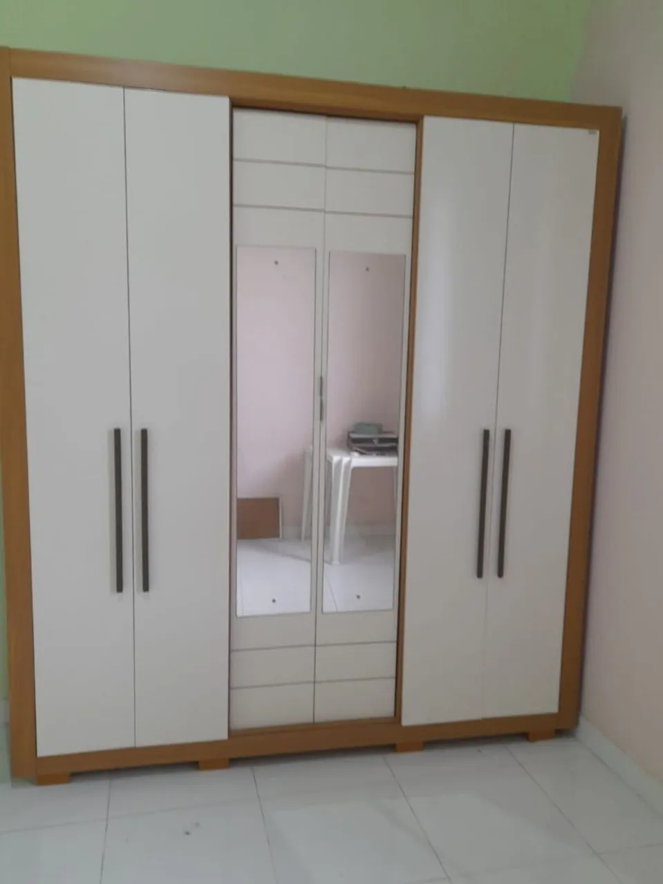 Guarda-Roupas 6 Portas com Espelho