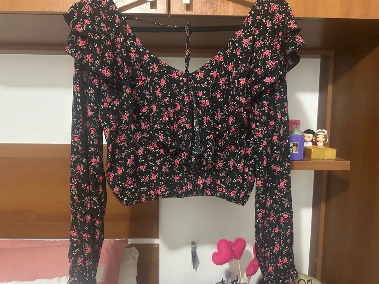 Blusa Floral curta Manga Longa