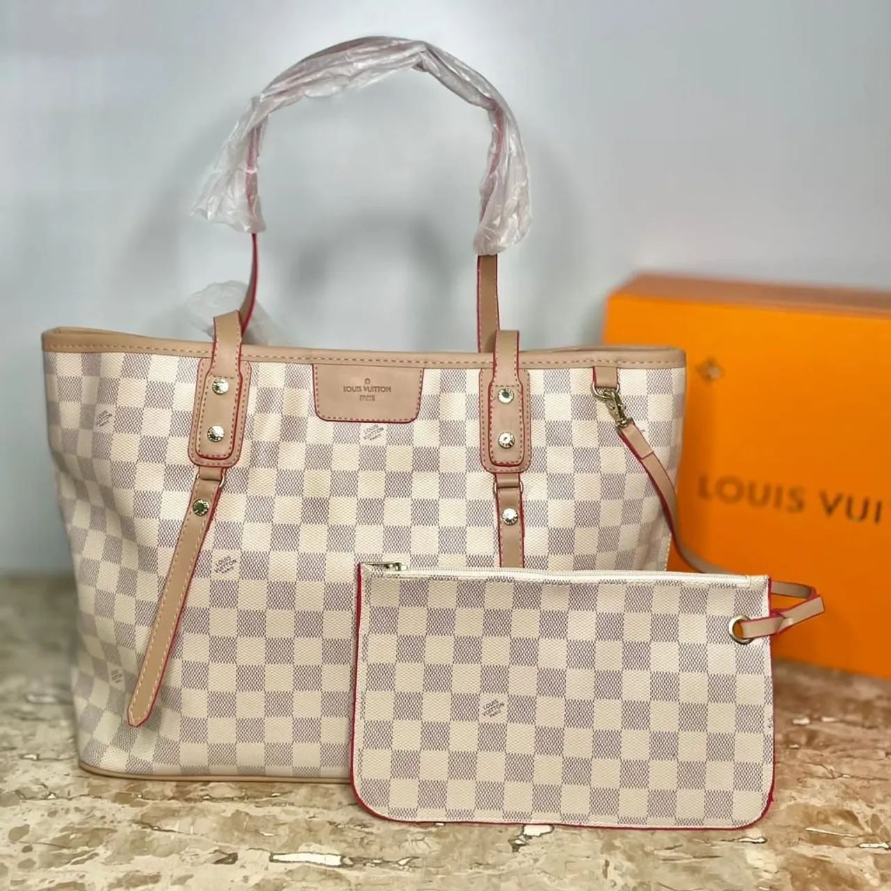 Bolsa Louis Vuitton Elegante com Necessaire - Foto 2