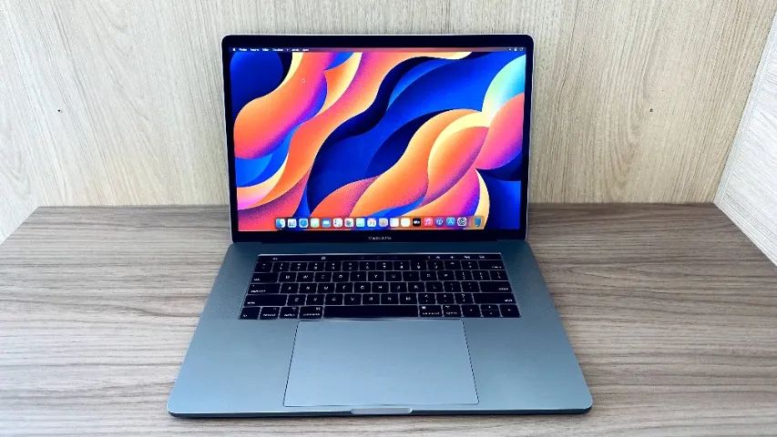  MacBook Pro, Core i9, 32 Gb Ram, 512 SSD, 15.4 Polegadas, Touch Bar, Touch Id
