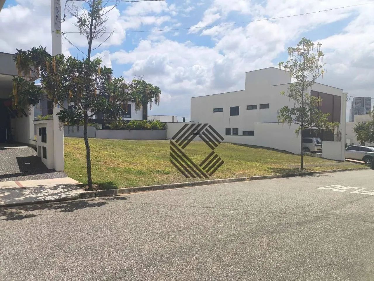 - Terreno no Condomínio Giverny em Sorocaba/SP.