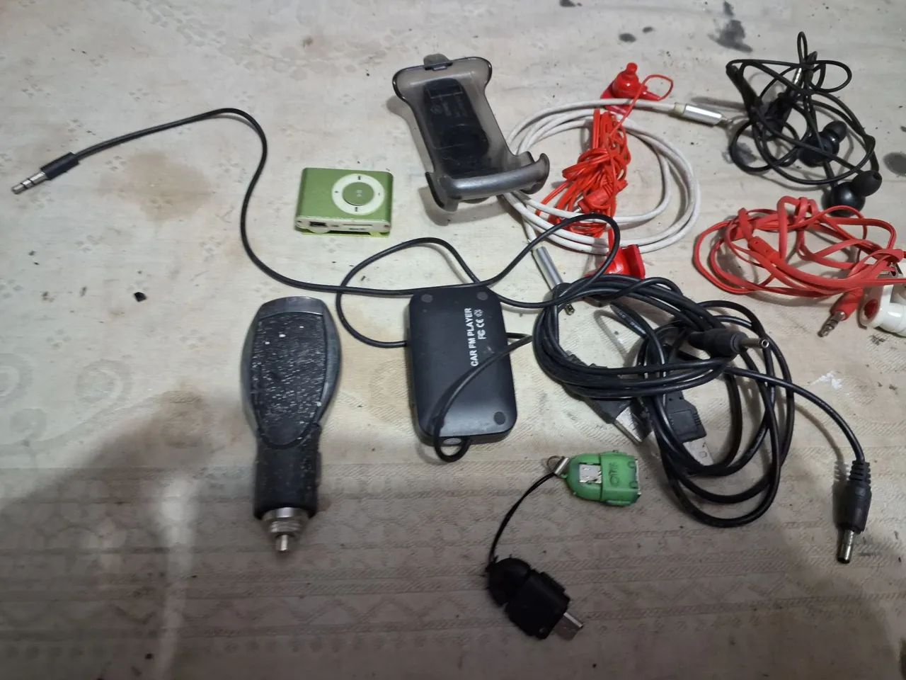 Lote mp4 fones e cabos 