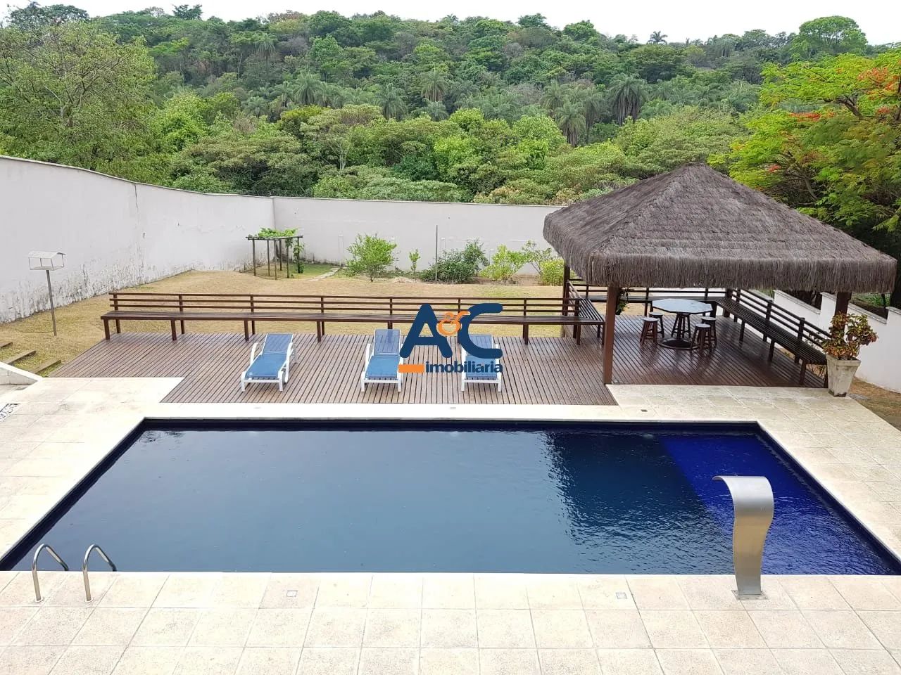 Casa em Condomínio fechado.