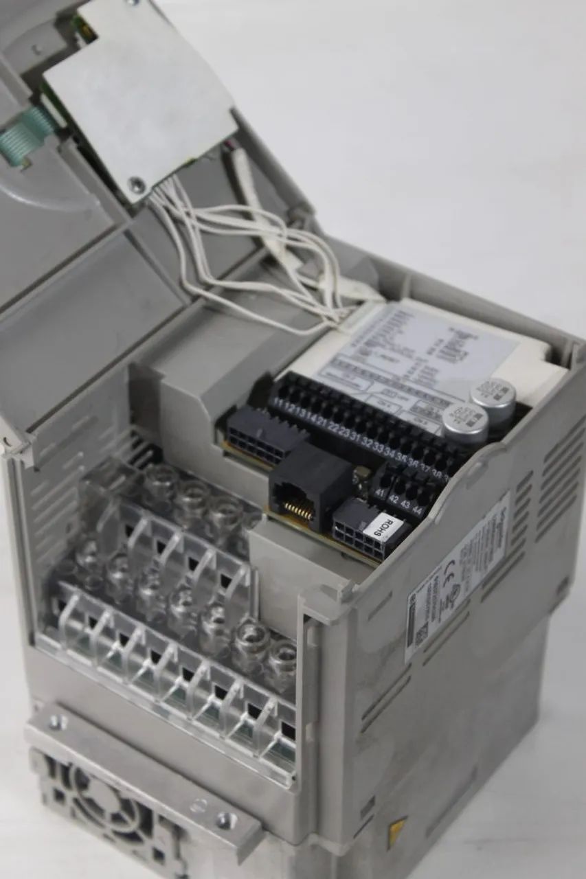 Inversor de Frequência Schneider Lexium 32 - Foto 6