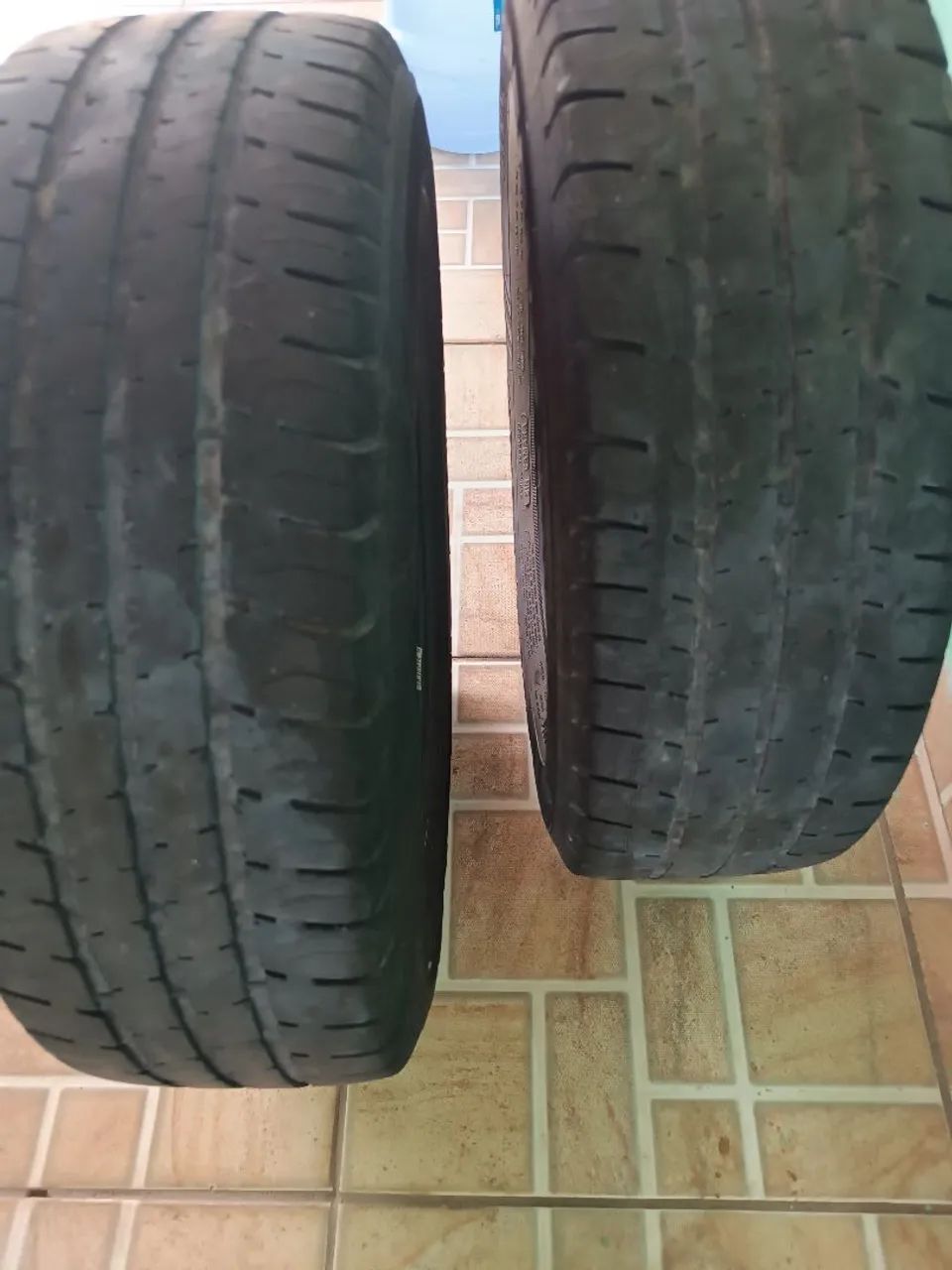 2 Pneus usados 185 70  aro 14