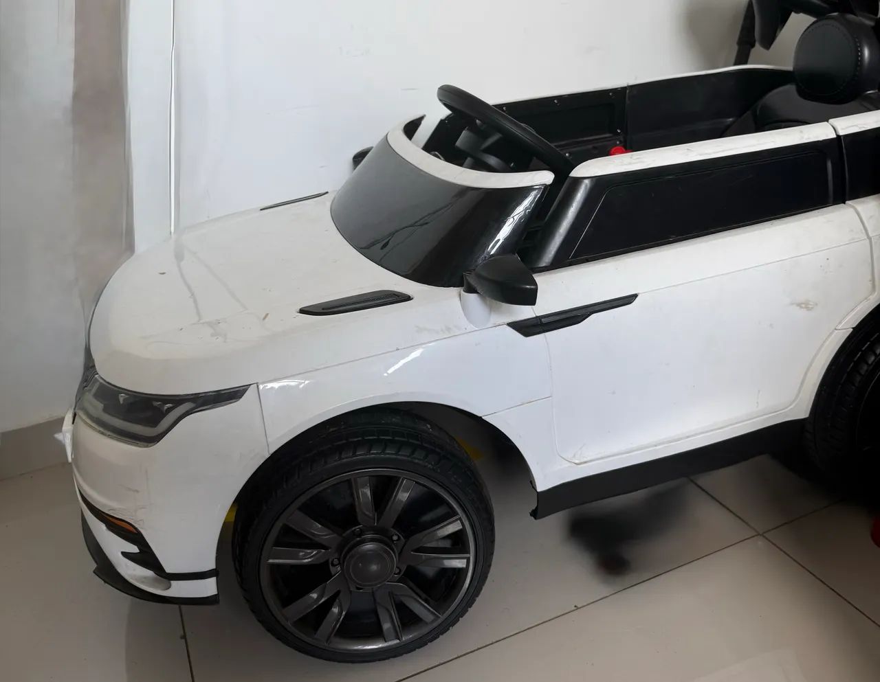 Carro elétrico infantil pouco usado