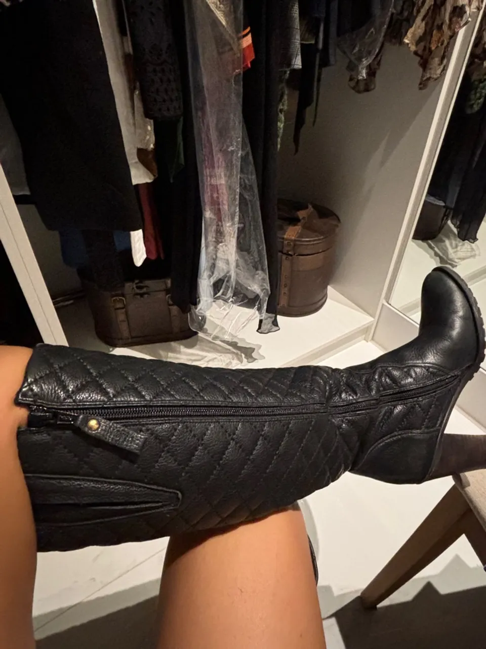 Bota de Couro Preta Matelassê