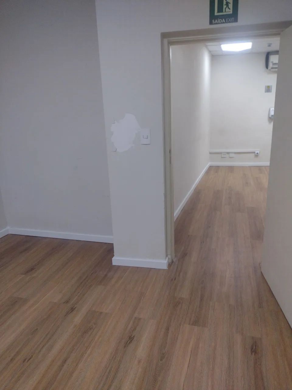 Instalador de pisos vinilicos e laminados .
