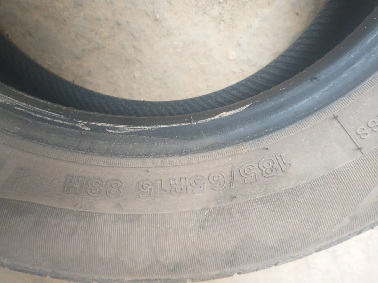 Pneu 185/65 R15