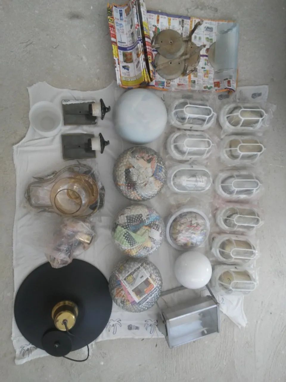 Luminárias, Tartarugas, Globos, Plafons, Holofote e outros. 