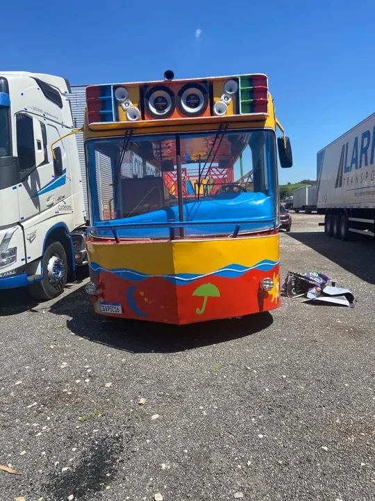 Ônibus Colorido para Diversão - Foto 5