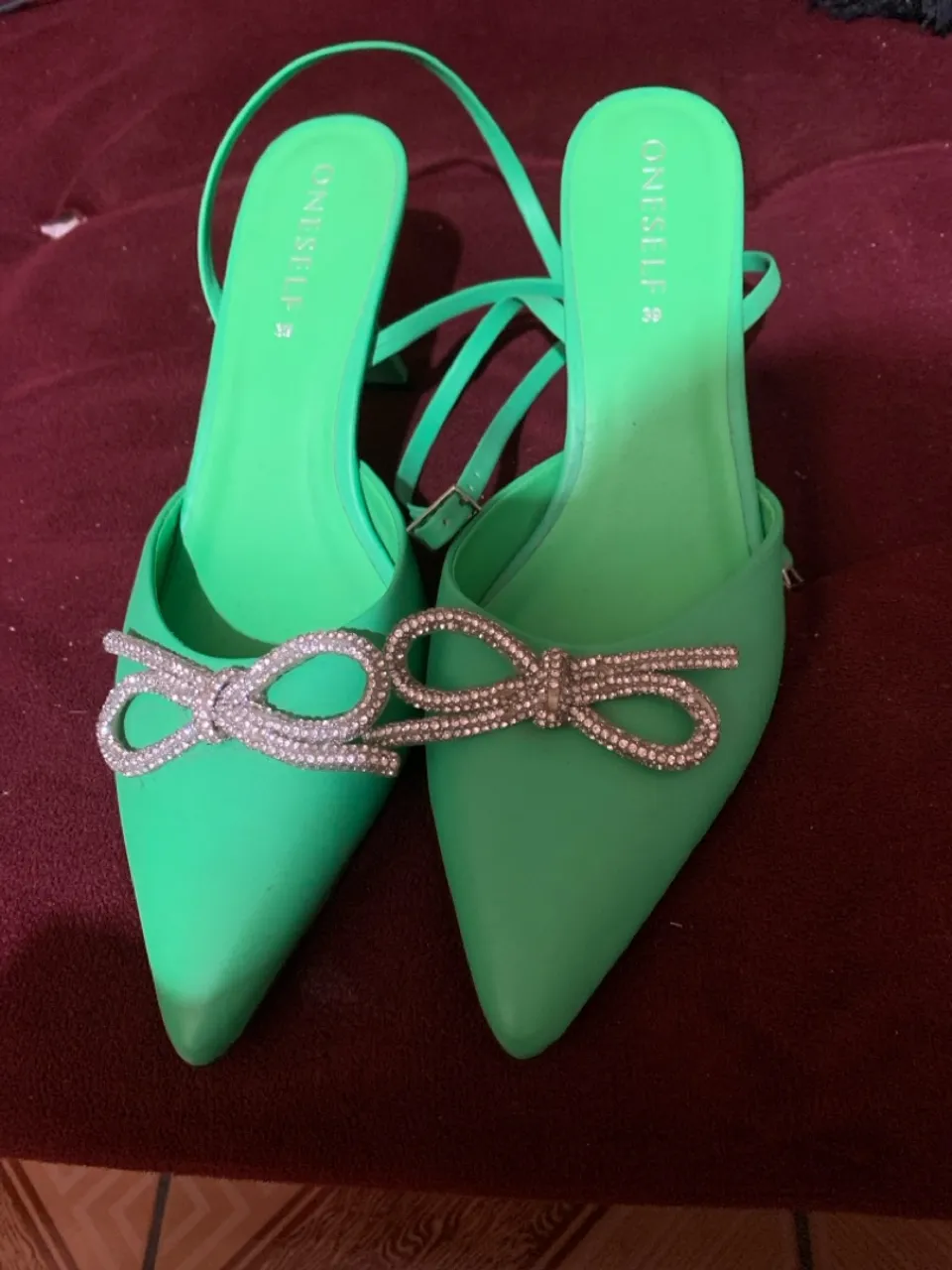 Sapato scarpin NOVO verde com strass 38 cea