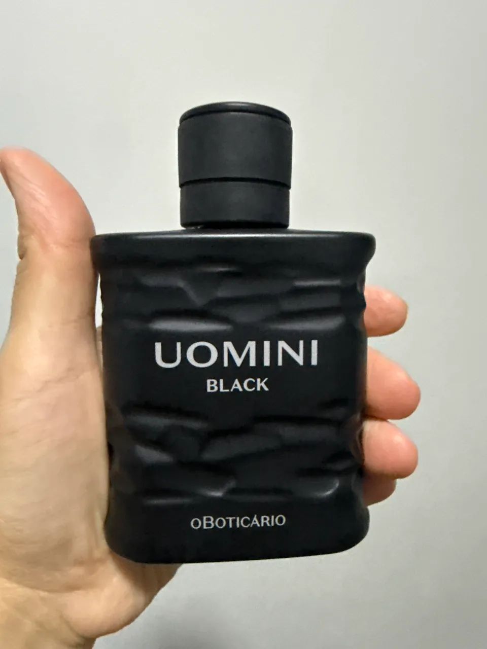 Frasco original vazio Uomini Black O Boticário com tampa.