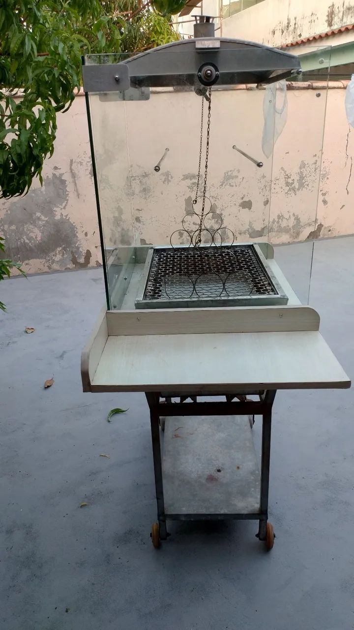 Churrasqueira com estrutura em aço e vidro - Foto 4