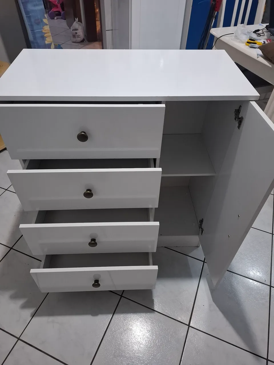 Cômoda/Gaveteiro branco com porta e gavetas