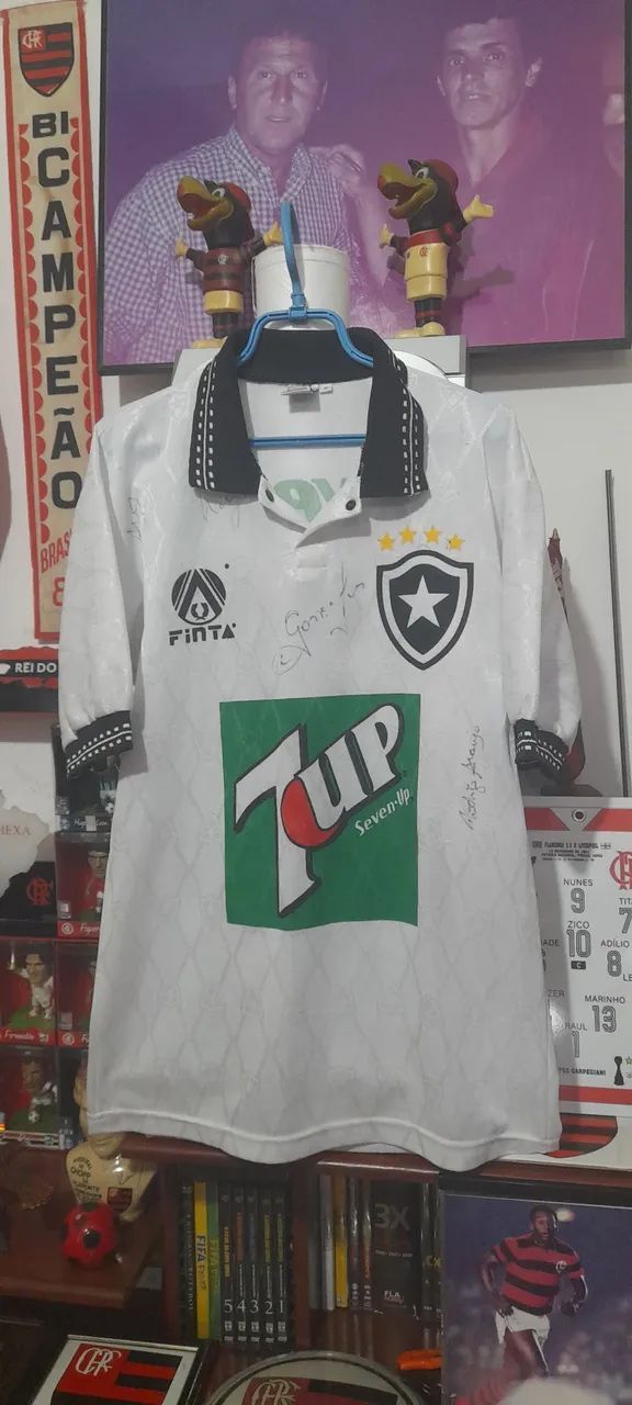 Camisa botafogo  seven up branca  ( com autógrafos  )