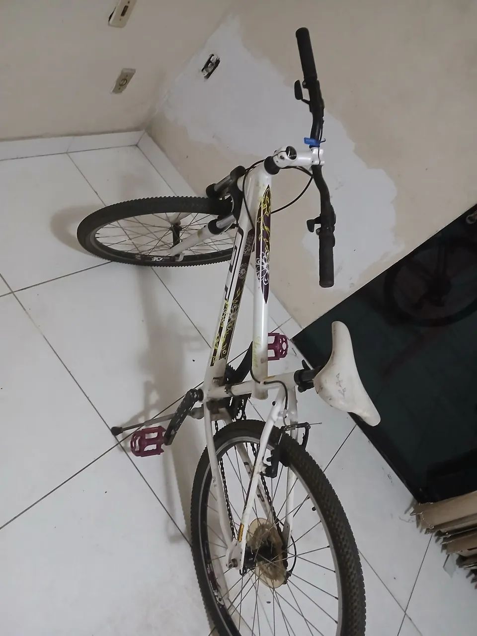 Bicicleta com  marcas aro 16 GT