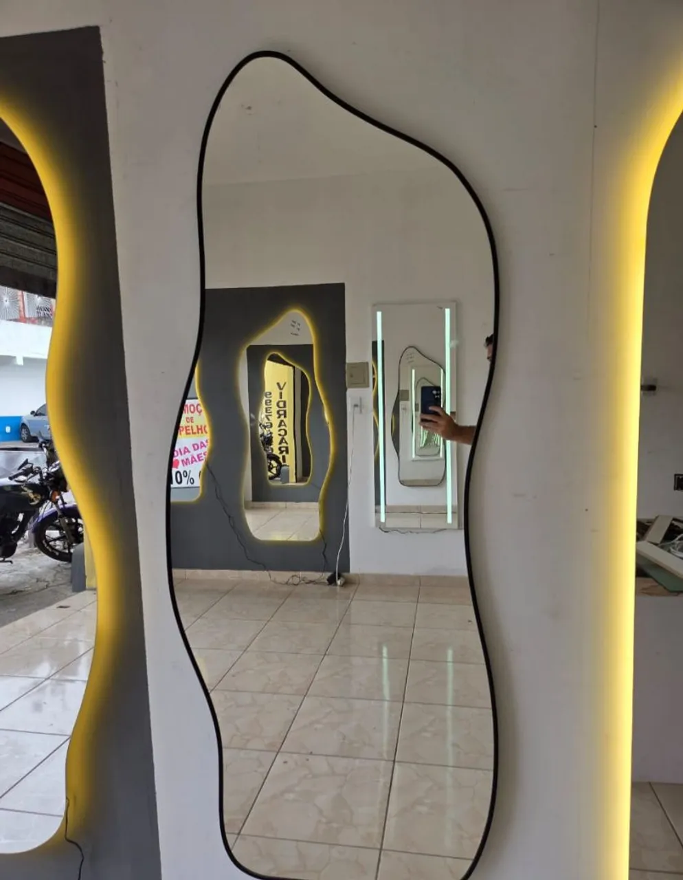 Espelho Decorativo com Design Moderno