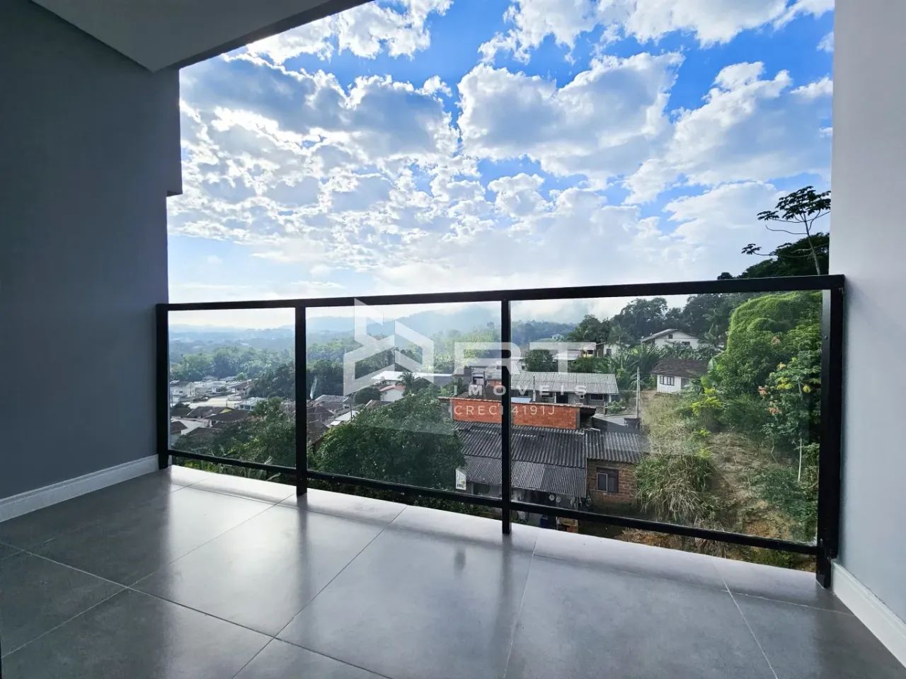 Sobrado a venda em Blumenau no bairro Passo Manso com 02 suítes!