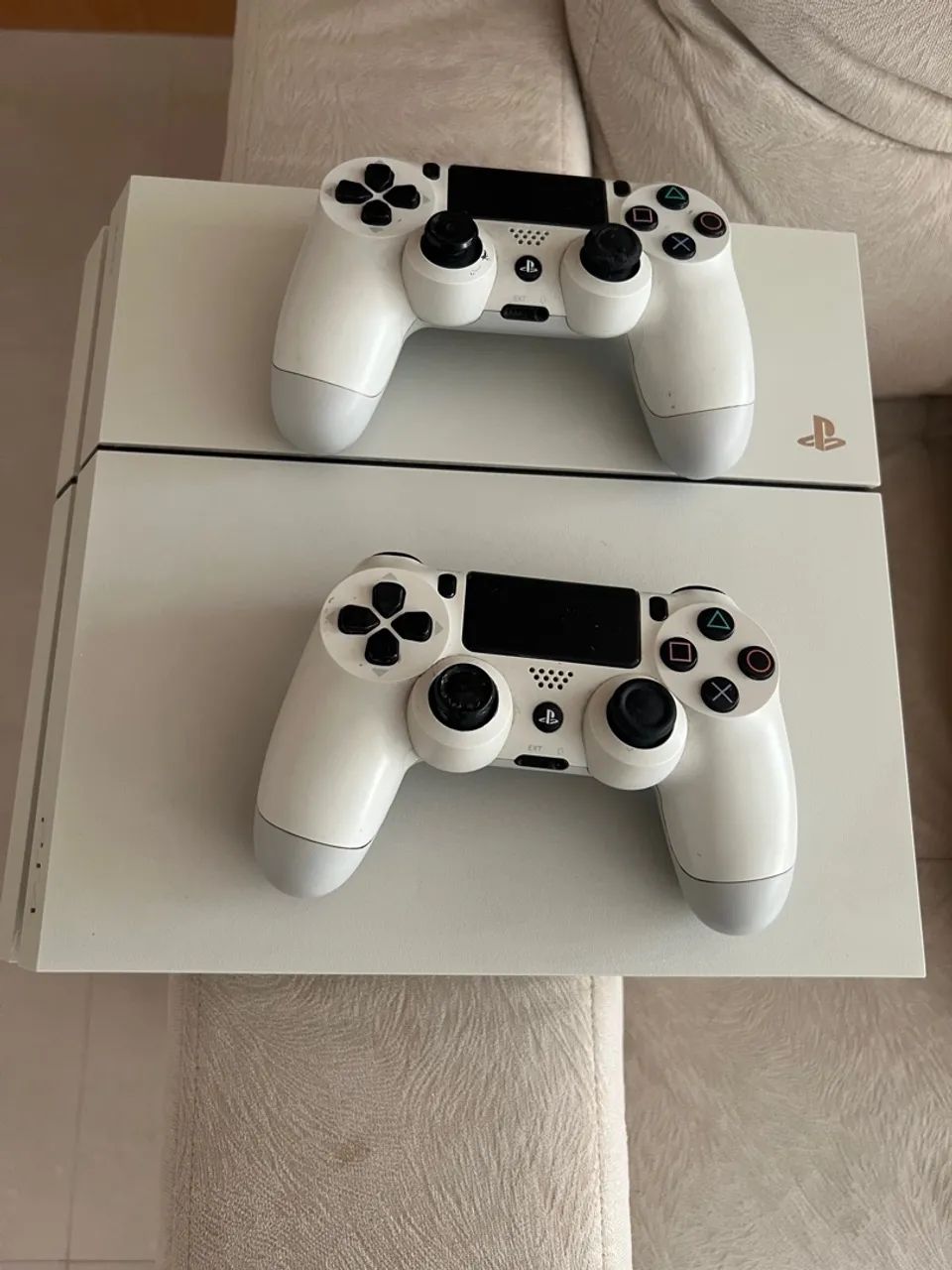 PS4 Slim Branco com 2 Controles