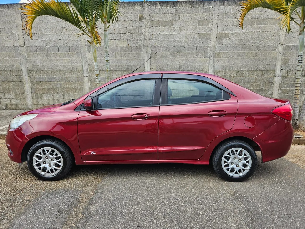 Ford Ka Sedan vendo/troco