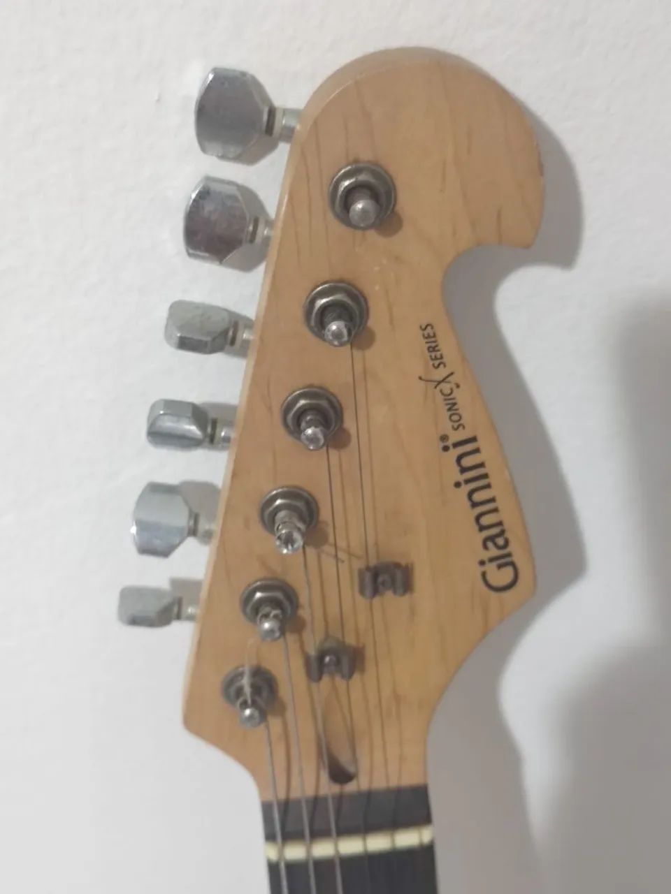 Guitarra Elétrica Stratocaster com Design Exclusivo - Foto 3