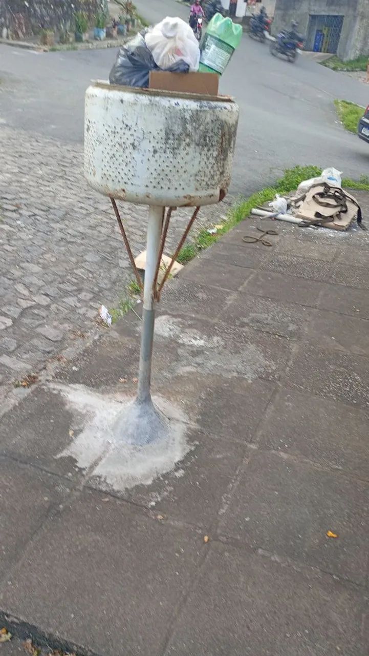 Lixeira de ferro só $50