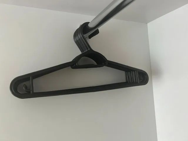 Kit com 10 Cabides Pretos