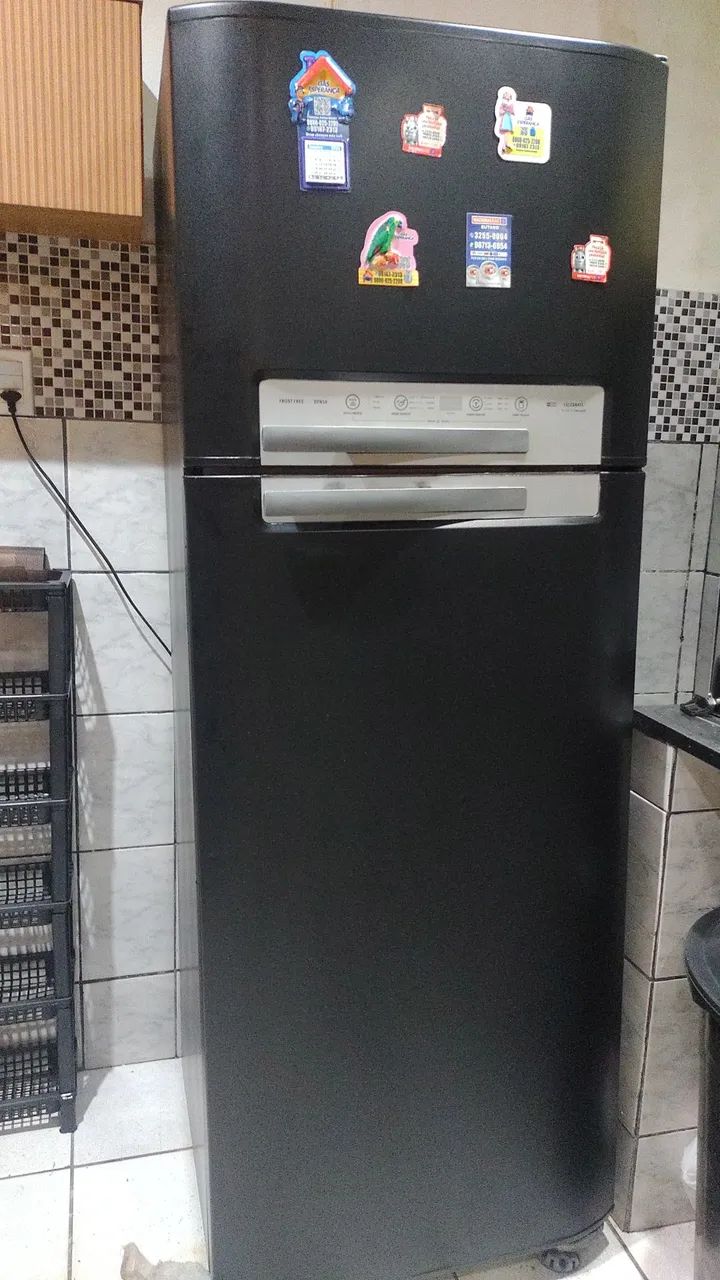 Vendo uma geladeira Eletrolux 