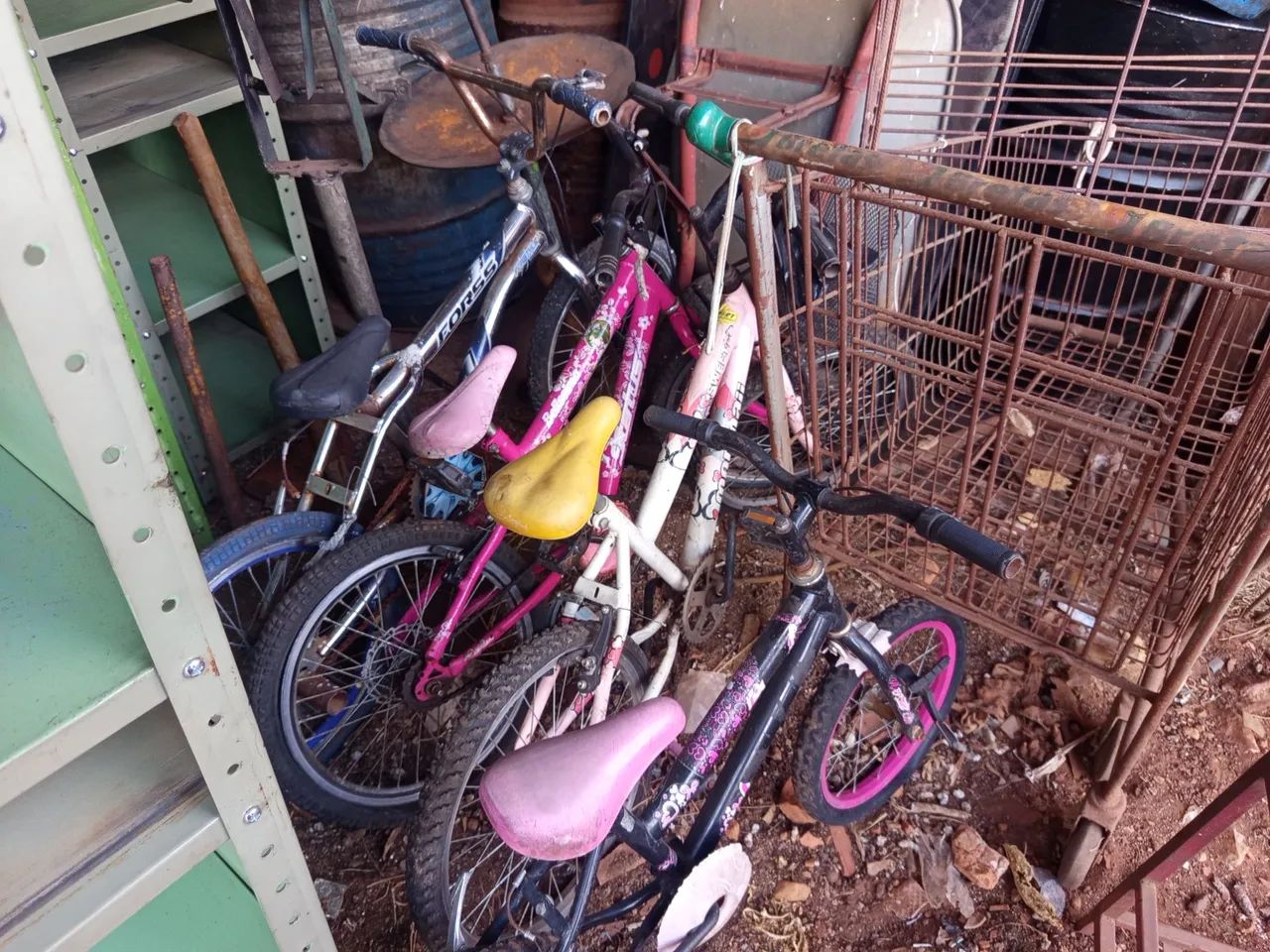 3 bicicletas (falta apenas a regulagem do freio)