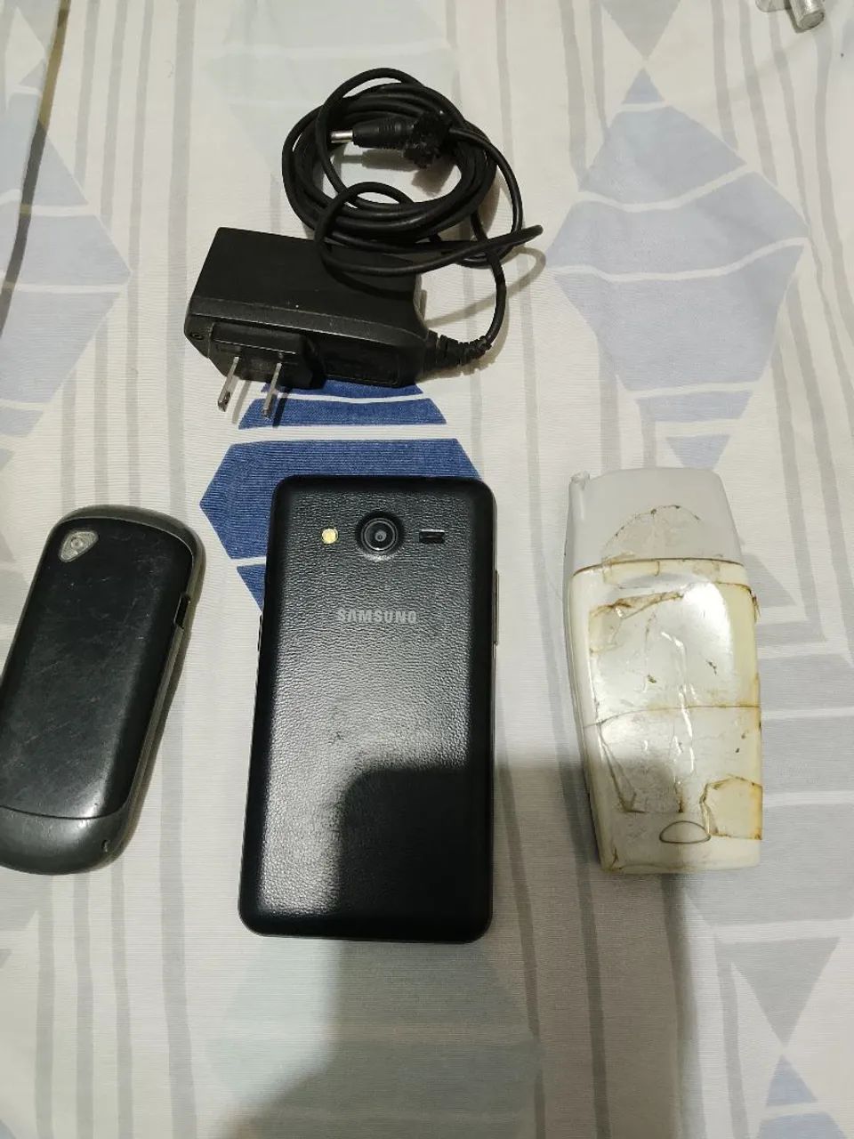 Celulares relíquias com carregador  - Foto 2