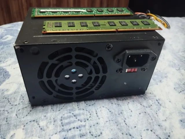 Dois  Pentes ddr3 ... de 2GB - Foto 4