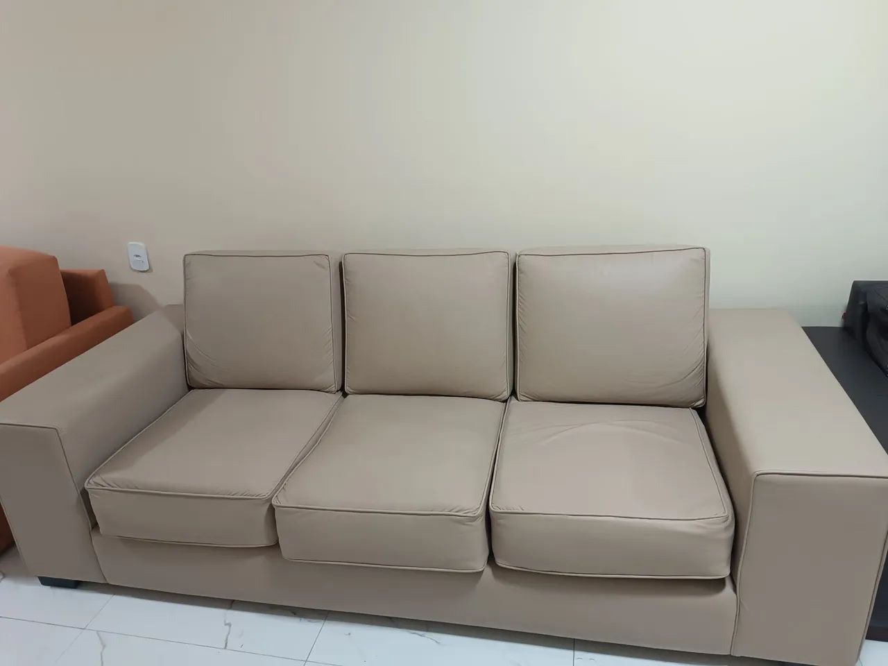Vendo sofá de 3 lugares em ótimo estado novo - Foto 3