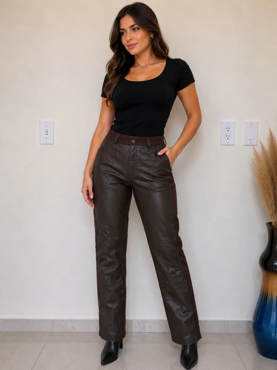 CALÇA FEMININA  COURO N 36