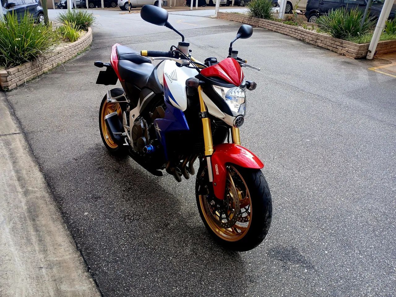 CB 1000