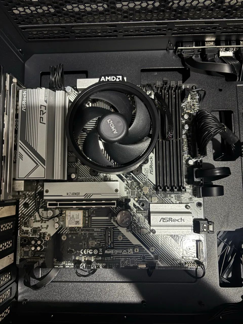 A620M PRO RS WIFI ASROCK + Ryzen 7 8700G - Foto 2