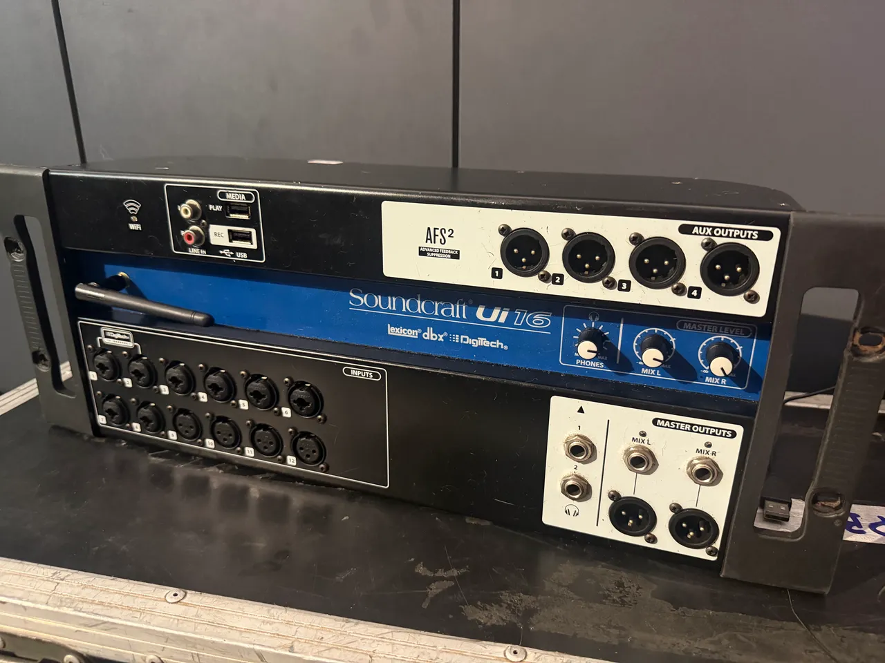 Pedal de Efeito Behringer Reverb Machine RV600 - Instrumentos