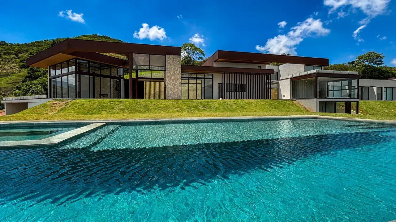 Casa à venda - 1305m² construídos - 6 Suítes- Acesso à Represa - Foto 3