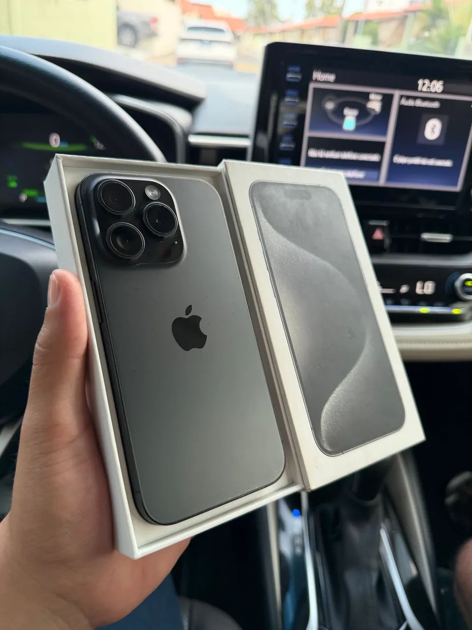 iPhone 15 pro 128 GB com caixa impecável ! Aceito trocas e cartão em até 18x