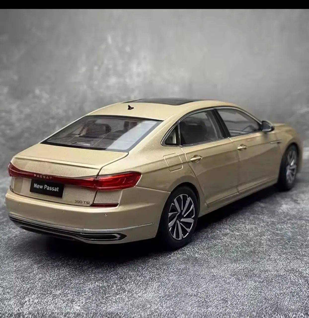 Miniatura New Passat 1:18 - Foto 3